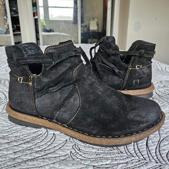 EUC Born Tarkiln Ankle Booties Black Distressed Suede Size 7.5